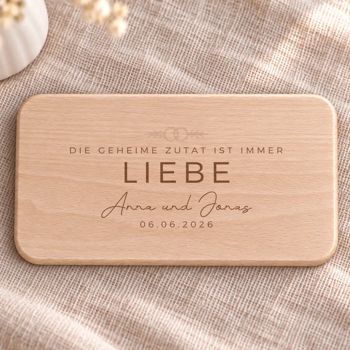 Frühstücksbrettchen „Die geheime Zutat ist immer Liebe" – Bild 1